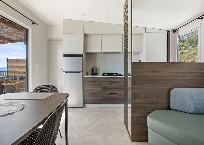 Üdülőpark Avec Terrasse Vue Saint-Raphaël